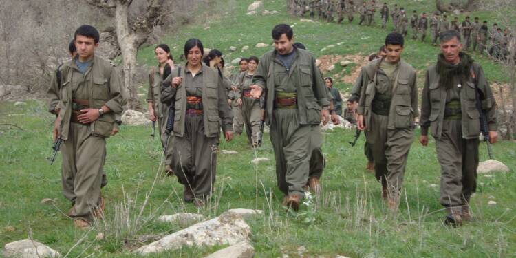 YAŞAMINDA AHLAKİ, POLİTİK, DEMOKRATİK SÖYLEMİ VE EYLEMİ BİR OLMAYANA DEVRİMCİ DENMEZ