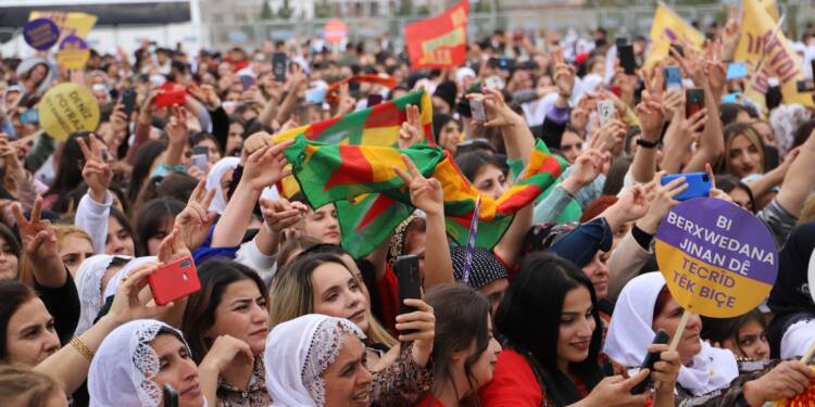 YÜZYILLARIN KADIN ÖRGÜTSÜZLÜĞÜNÜN ACISINI ÇIKARIRCASINA ÖZSAVUNMA AĞLARINI OLUŞTURMALIYIZ