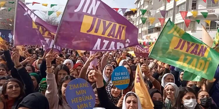 ÇÖZÜM KADINLARDADIR BİLİNCİ ALANLARDAN HAYKIRILIYOR