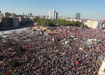 TAKSİM GEZİ PARKI DİRENİŞİ VE ORTAYA ÇIKAN GERÇEKLER