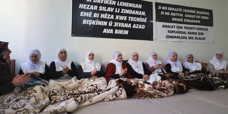DÜNYA KADINLARININ ÖNDERİ ÖNDER APO’NUN ÖZGÜRLÜĞÜ, TÜM KADINLARIN ÖZGÜRLÜĞÜDÜR