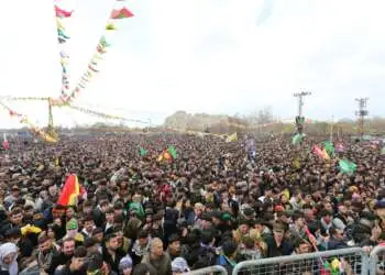 KÜRTLER BU SÜRECİ BİLİNÇLİ, ÖRGÜTLÜ, POLİTİK VE DİNAMİK BİR MÜCADELE DURUŞUYLA KARŞILAMAKTADIR